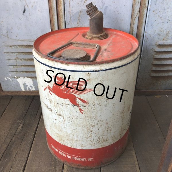画像3: Vintage Mobil 5GL Motor Gas/Oil Can (M684)  (3)