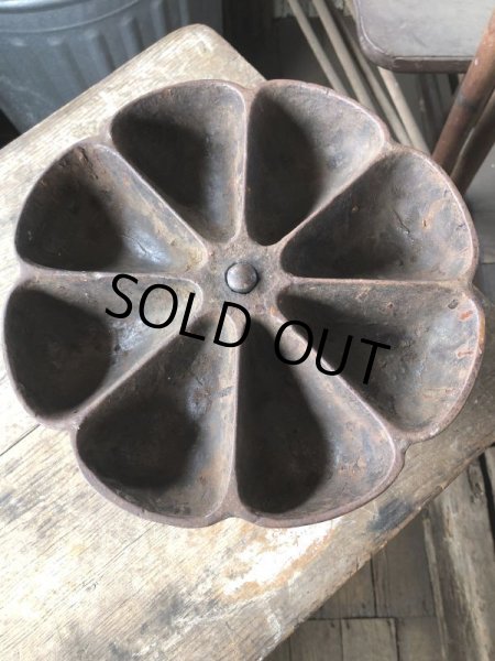 画像7: Vintage USMC Cast Iron Nail Cup (M845) (7)