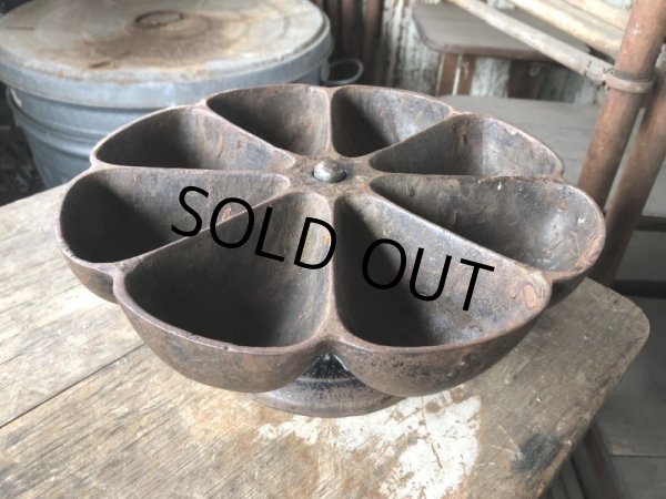 画像6: Vintage USMC Cast Iron Nail Cup (M845) (6)