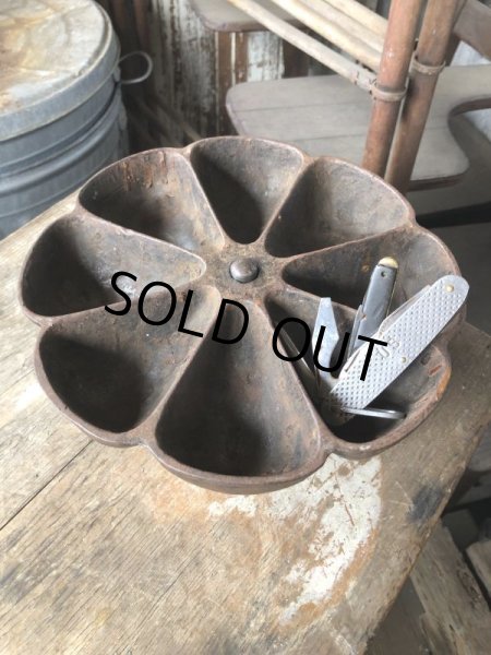 画像13: Vintage USMC Cast Iron Nail Cup (M845) (13)