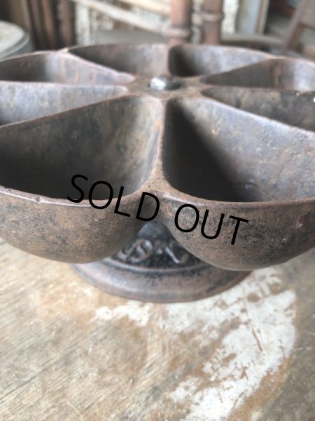 画像10: Vintage USMC Cast Iron Nail Cup (M845) (10)