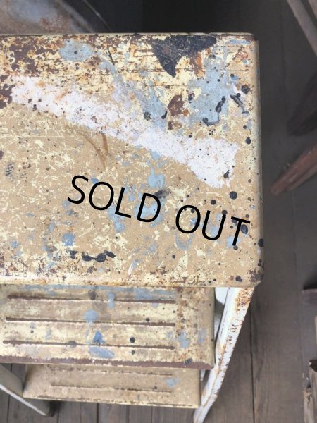 画像3: Vintage Industrial Metal Folding Ladder Step Stool (M861) (3)