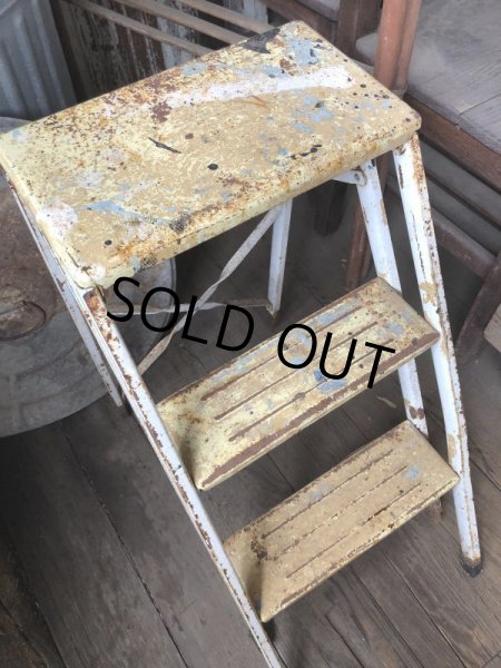 画像2: Vintage Industrial Metal Folding Ladder Step Stool (M861) (2)