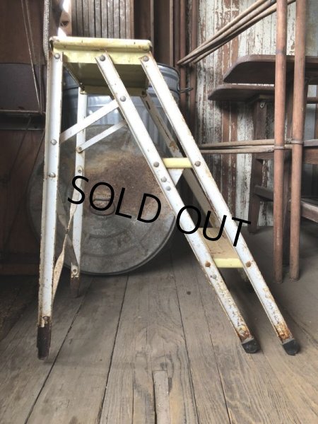 画像4: Vintage Industrial Metal Folding Ladder Step Stool (M861) (4)