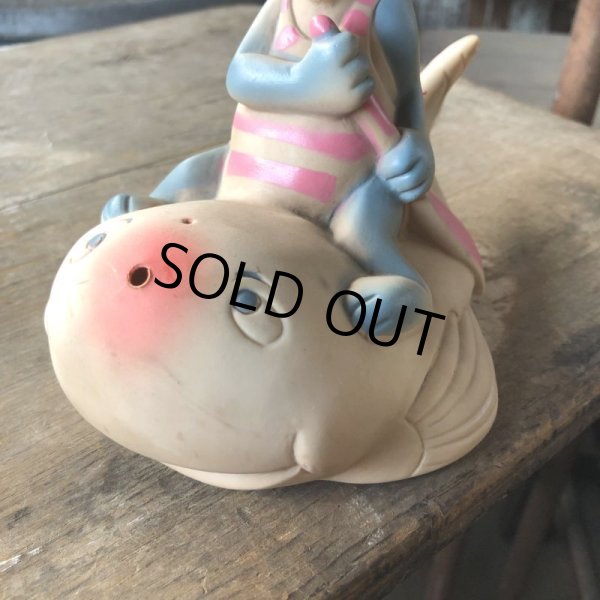 画像11: 60s DELL HANNA- BARBERA Huckleberry Hound on Whale Rubber Squeaky Toy (M895) (11)