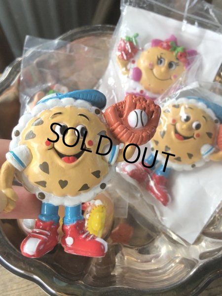 画像1: Vintage IHOP Pancake Kids Meal Toy Chocolate Chip Charlie PVC (M969) (1)