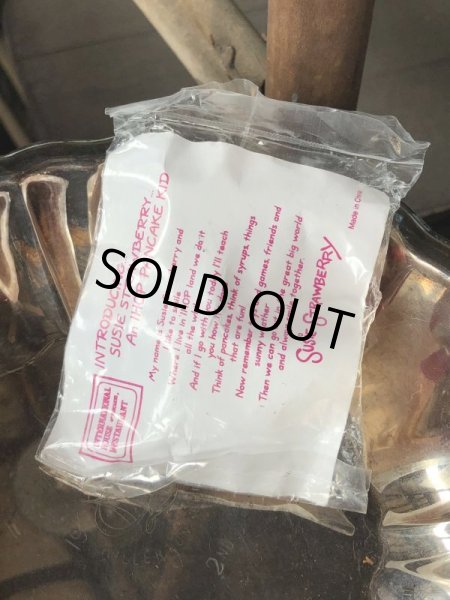 画像2: Vintage IHOP Pancake Kids Meal Toy Susie Strawberry PVC MIP (M971) (2)