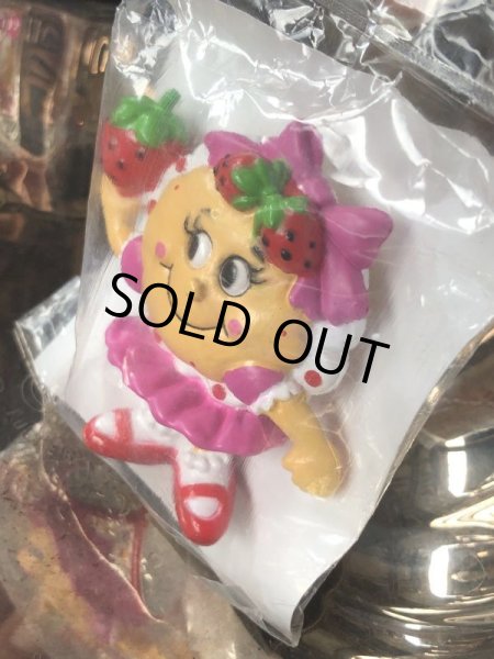 画像4: Vintage IHOP Pancake Kids Meal Toy Susie Strawberry PVC MIP (M971) (4)