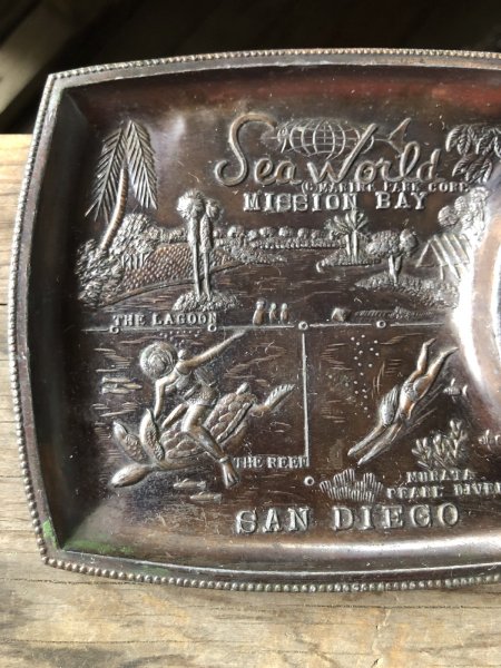画像2: Vintage Souvenir Metal Tray Ashtray San Diego Sea World (R035) (2)
