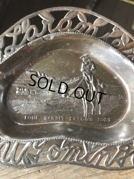 画像3: Vintage Souvenir Metal Tray Ashtray LONE BANDIT TRADING POST (R034) (3)