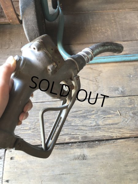 画像2: Vintage Service Station Gas Pump Handle Nozzle (R059)  (2)