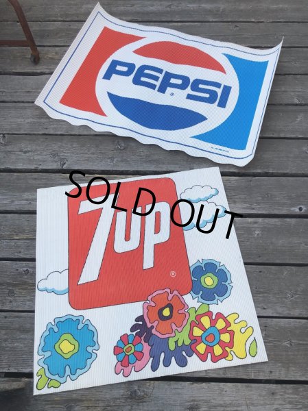 画像16: Vintage 7UP x Peter Max Cardboard Store Sign (R208) (16)
