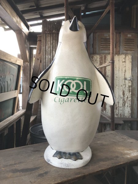 画像2: Vintage Advertising KOOL Tobacco Cigarettes Store Display Willie the Penguin Statue (R232) (2)