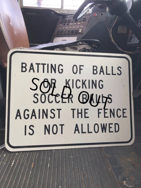 画像1: Vintage Road Street Sign AGAINST THE FENCE IN NOT ALLOWED (R267) (1)