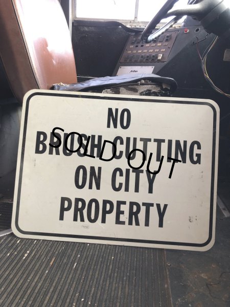 画像1: Vintage Road Street Sign NO BRUSH CUTTING ON CITY PROPERTY (R262) (1)