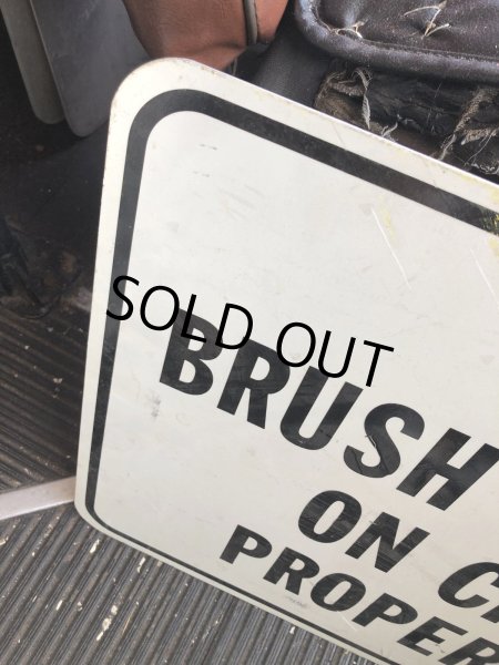 画像2: Vintage Road Street Sign NO BRUSH CUTTING ON CITY PROPERTY (R262) (2)