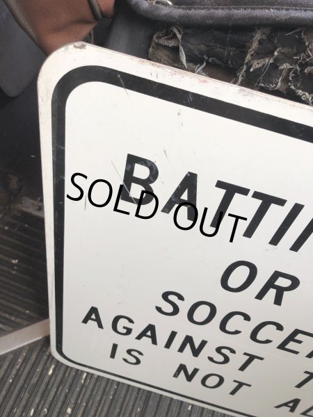 画像2: Vintage Road Street Sign AGAINST THE FENCE IN NOT ALLOWED (R267) (2)