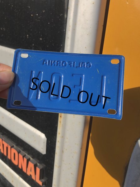 画像2: 70s Vintage California Kids Bicycle Name License Plate / LEON (R336)  (2)