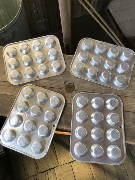 画像2: Vintage USA MIRRO Kitchenware Cupcake Muffin Tin Pan (R414)  (2)