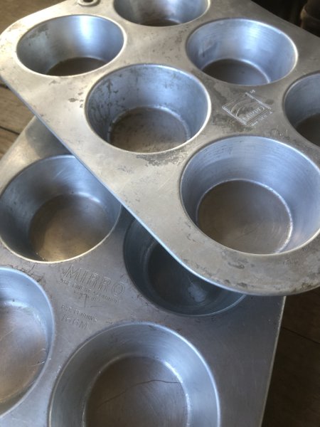 画像2: Vintage USA MIRRO Kitchenware Cupcake Muffin Tin Pan (R415)  (2)