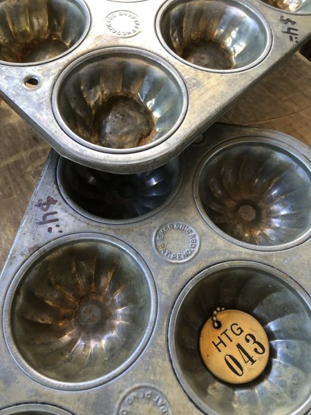 画像2: Vintage USA EKCO Metal Kitchenware Cupcake Muffin Tin Pan (R410)  (2)