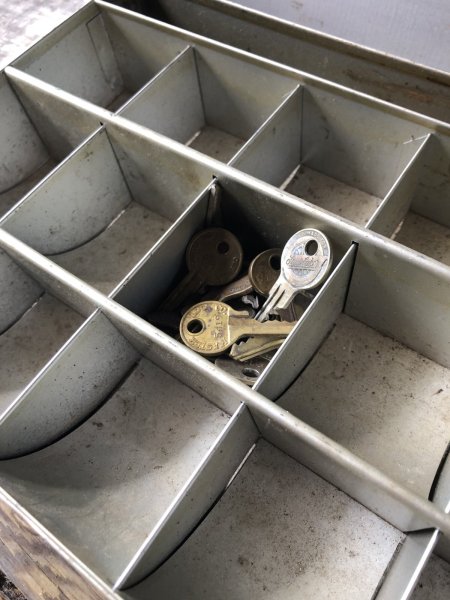 画像6: Vintage Auto-Lite Metal Cabinet (R433) (6)