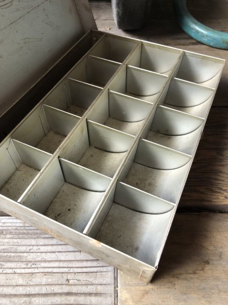 画像5: Vintage Auto-Lite Metal Cabinet (R433) (5)