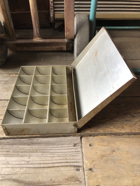 画像4: Vintage Auto-Lite Metal Cabinet (R433) (4)