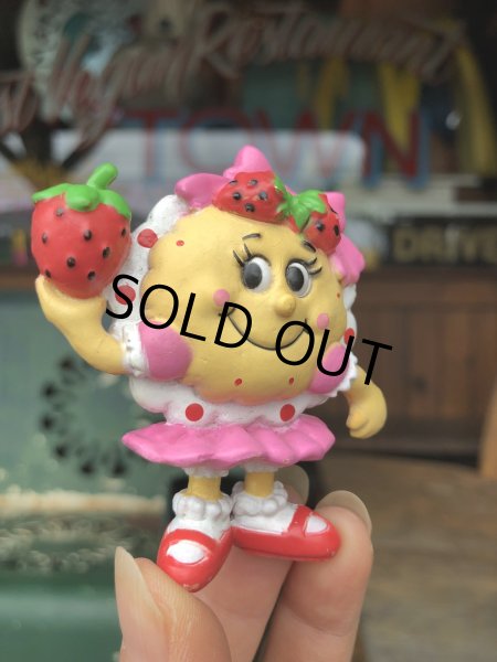 画像5: Vintage IHOP Pancake Kids Meal Toy Susie Strawberry PVC (R623) (5)