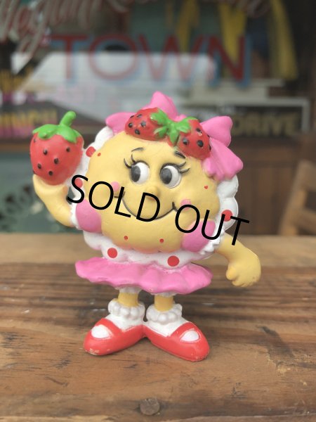 画像1: Vintage IHOP Pancake Kids Meal Toy Susie Strawberry PVC (R623) (1)