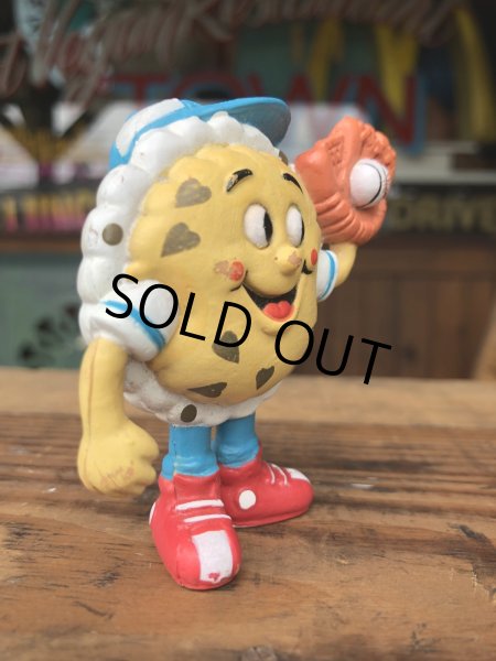 画像2: Vintage IHOP Pancake Kids Meal Toy Chocolate Chip Charlie PVC (R622) (2)