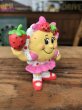 画像2: Vintage IHOP Pancake Kids Meal Toy Susie Strawberry PVC (R623) (2)