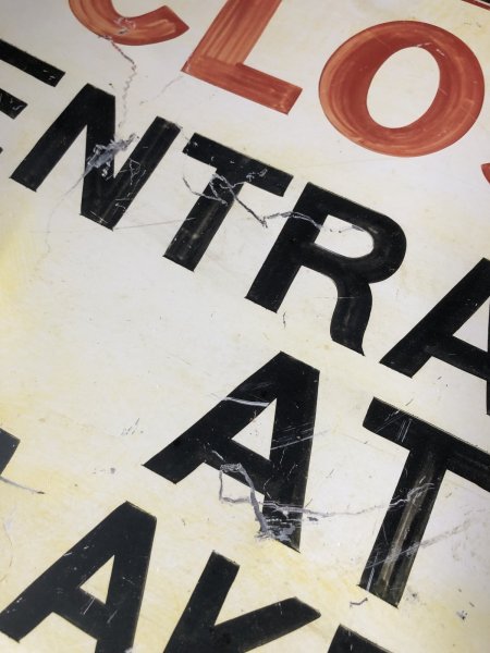 画像8: Vintage USA Hand Painted “CLOSED ENTRANCE” Metal Road Sign (R733)  (8)