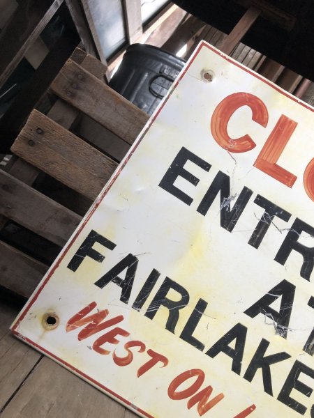 画像2: Vintage USA Hand Painted “CLOSED ENTRANCE” Metal Road Sign (R733)  (2)