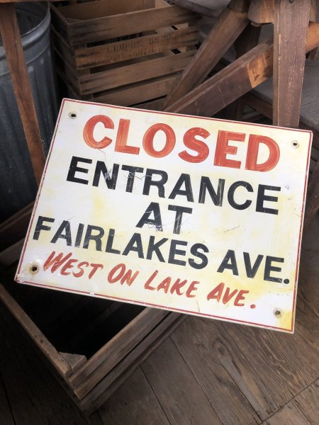 画像11: Vintage USA Hand Painted “CLOSED ENTRANCE” Metal Road Sign (R733)  (11)