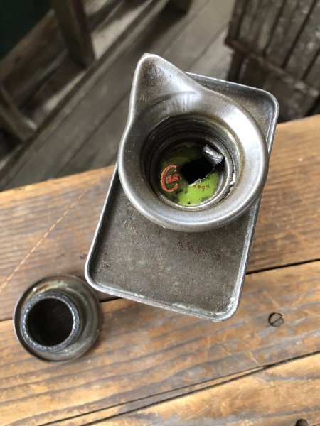 画像9: 20s Antique WAKEFIELD Castrol Upper Cylinder Lubricant Oil Can (R750) (9)