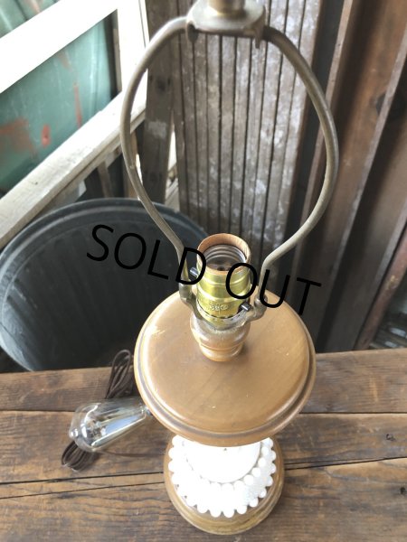 画像6: Vintage Wood Base Milk Glass Table Lamp (R832) (6)