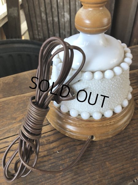 画像2: Vintage Wood Base Milk Glass Table Lamp (R832) (2)