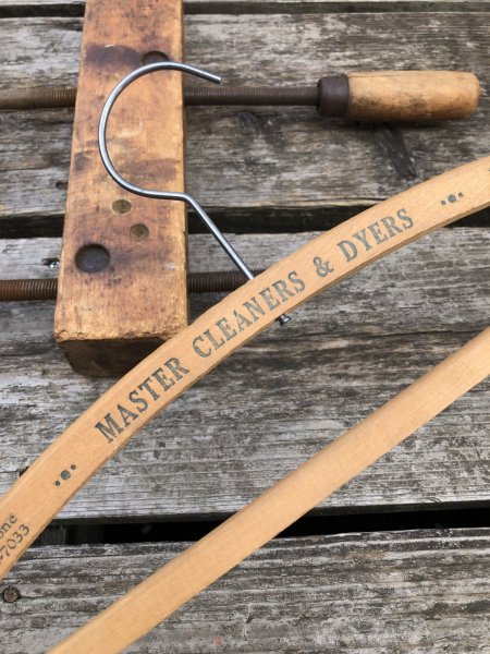 画像1: Vintage USA Advertising Wood Hanger MASTER CLEANERS & DYERS (R860) (1)