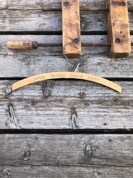 画像2: Vintage USA Advertising Wood Hanger HOTEL FRESNO TAILOR SHOP (R870) (2)