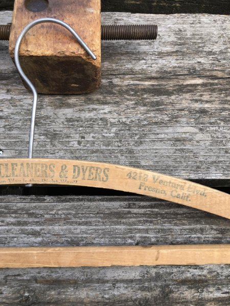 画像4: Vintage USA Advertising Wood Hanger CROW CLEANERS & DYERS CLEAN CLEANERS (R861) (4)