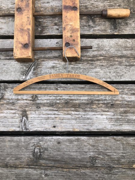 画像2: Vintage USA Advertising Wood Hanger FAMILY TAILOR (R855) (2)