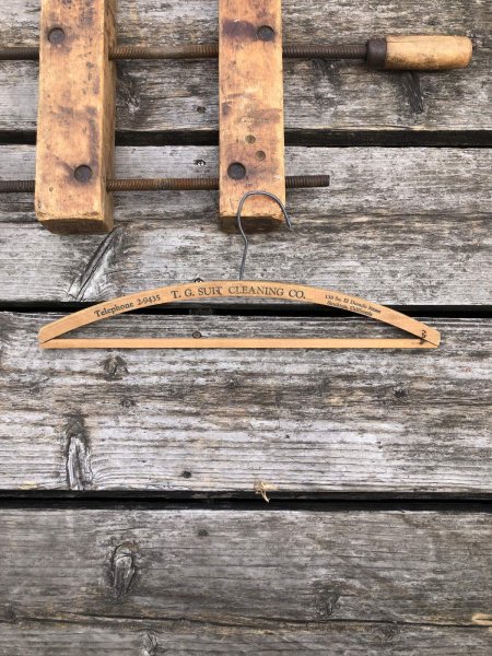 画像2: Vintage USA Advertising Wood Hanger T.G. SUIT CLEANING CO. (R859) (2)