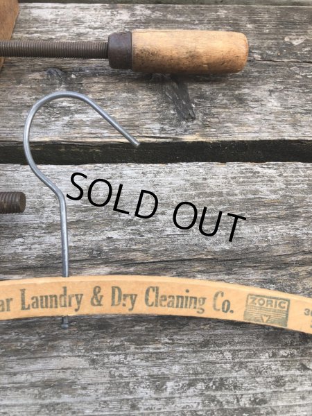 画像1: Vintage USA Advertising Wood Hanger Red Star Lanndry & Dry Cleaning (R873) (1)