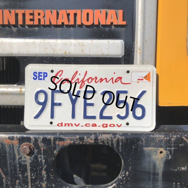 画像1: Original USA California License Plate 9FYE256 (R917) (1)