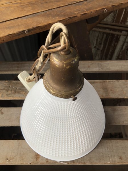 画像2: Vintage U.S.A. Milk Glass Globe Pendant Hanging Lamp (A001) (2)