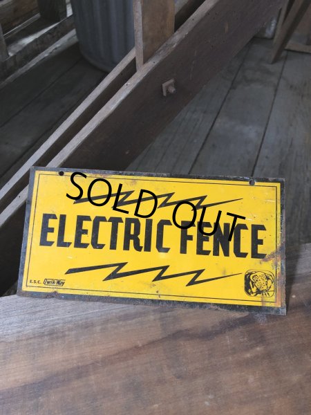 画像1: Vintage Electric Fence Farm Warning Sign (A053) (1)
