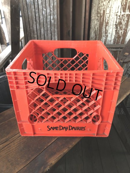 画像1: Vintage USA  DAIRY FOODS Heavy Duty Plastic Milk Crate SAME DAY DAYRIES (R)  (1)