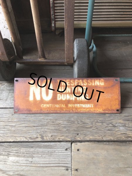 画像1: Vintage NO TRESPASSING HUNTING DUMPING Sign (A060) (1)
