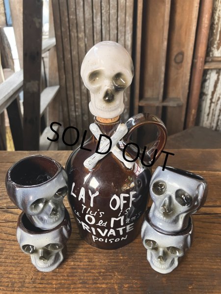 画像1: 50s Vintage SKULL " LAY OFF " Poison Decanter Bottle w/Shot Glass (B619) (1)